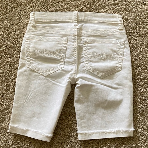 Junior’s Mudd White Bermuda Jean Shorts - Picture 2 of 2